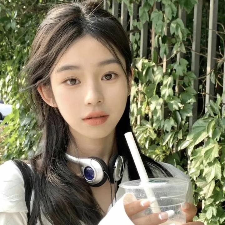 我直播扔炸弹后，女友和好兄弟慌了
